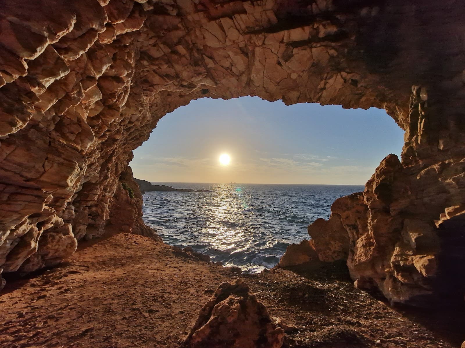 Archilochus Cave - Image 1