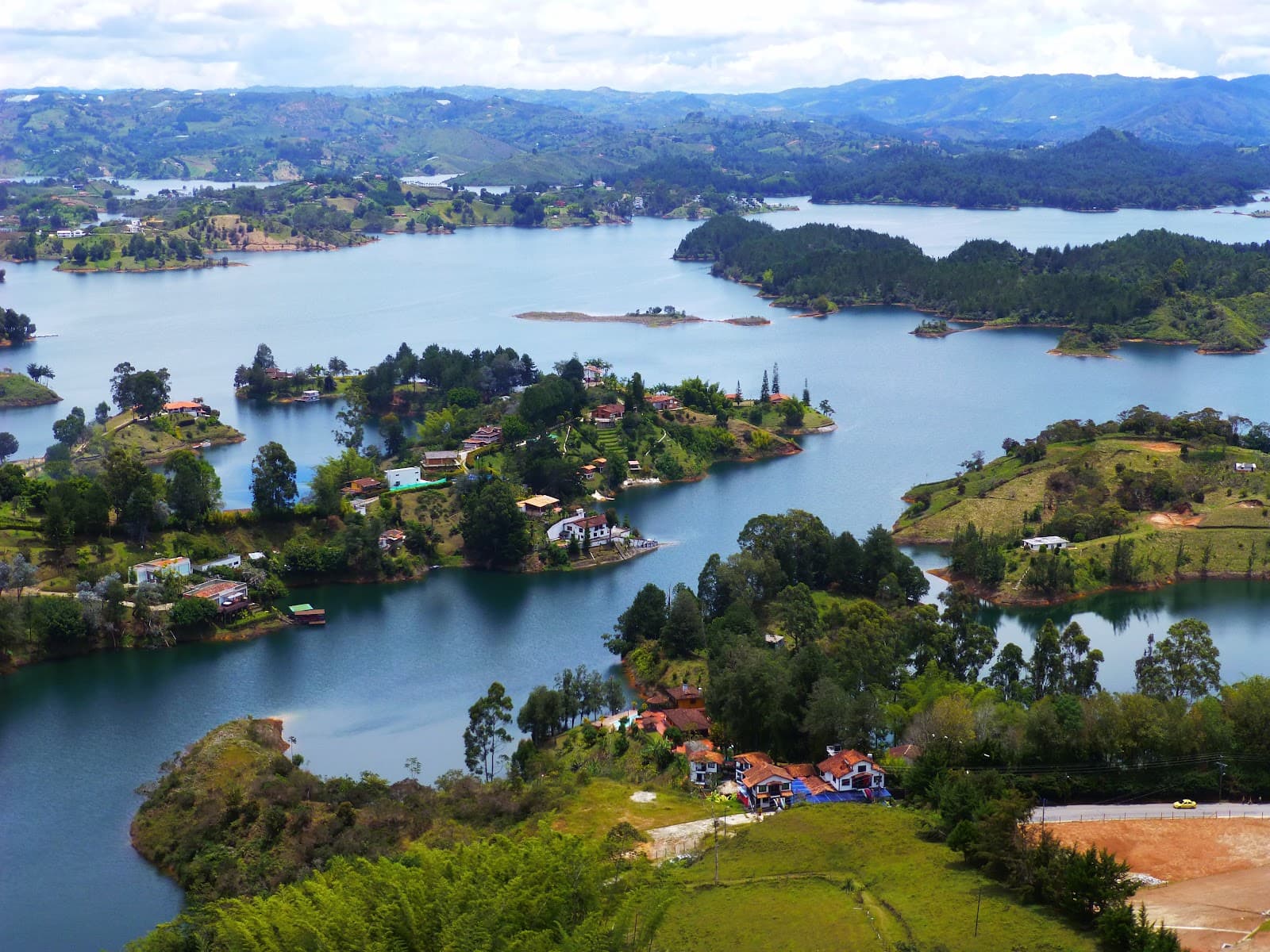 Peñol–Guatapé Reservoir - Image 1