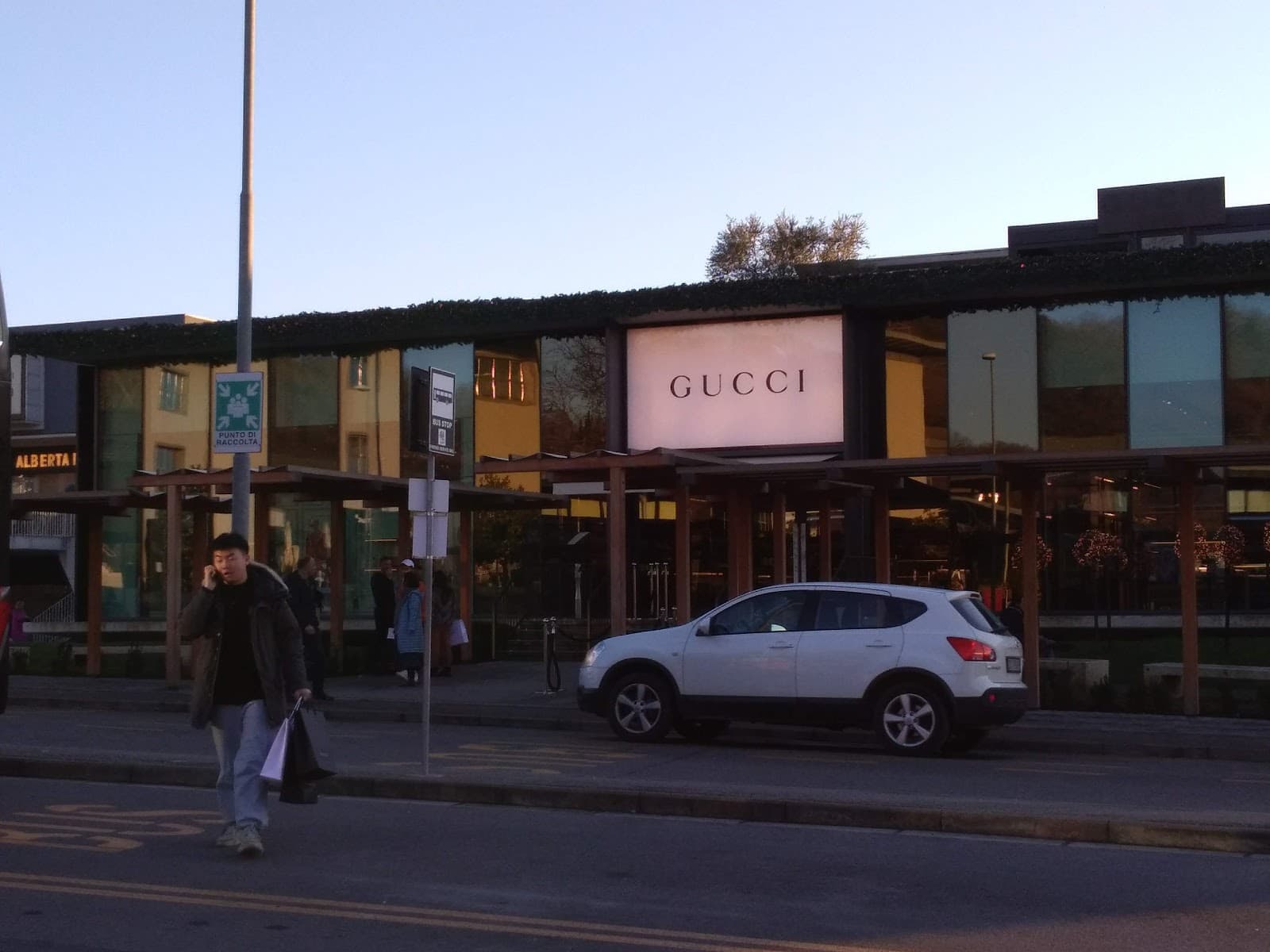Gucci Caffè The Mall Luxury Outlets - Image 1