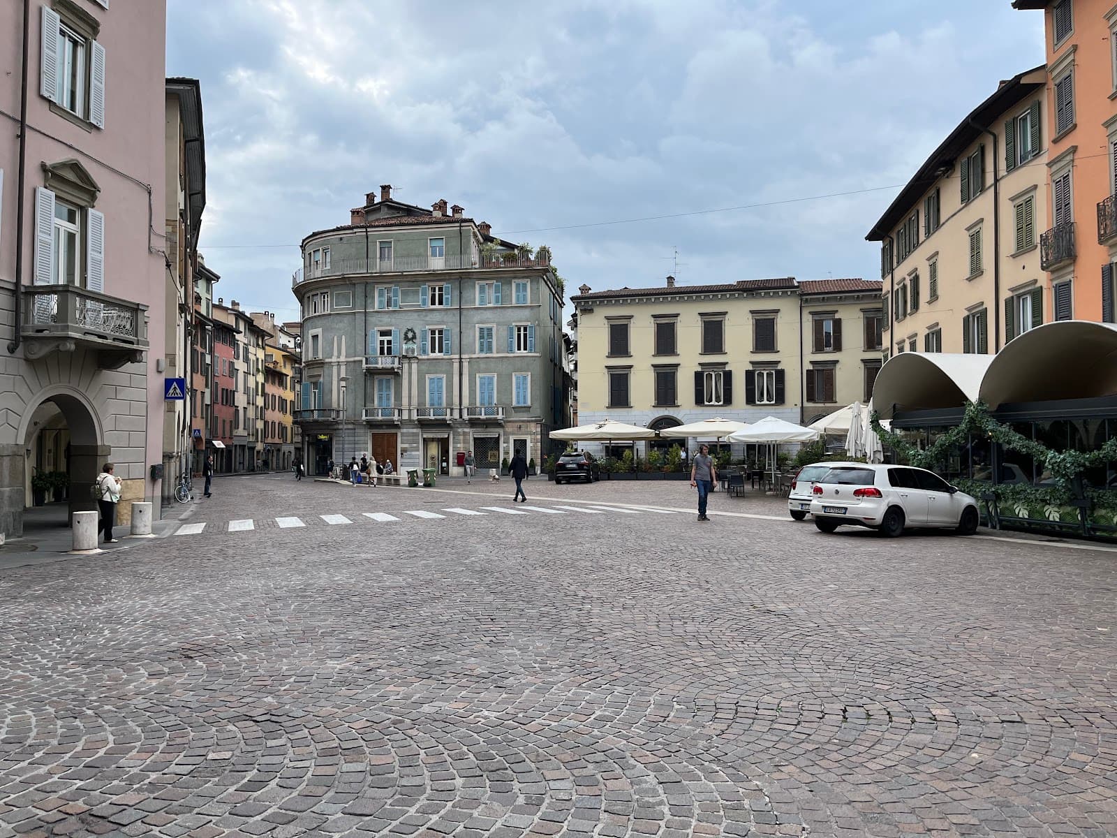 Piazza Pontida Bergamo - Image 1
