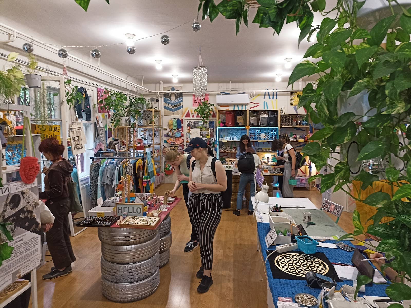 Liszt Ferenc Airport's Mini Statue