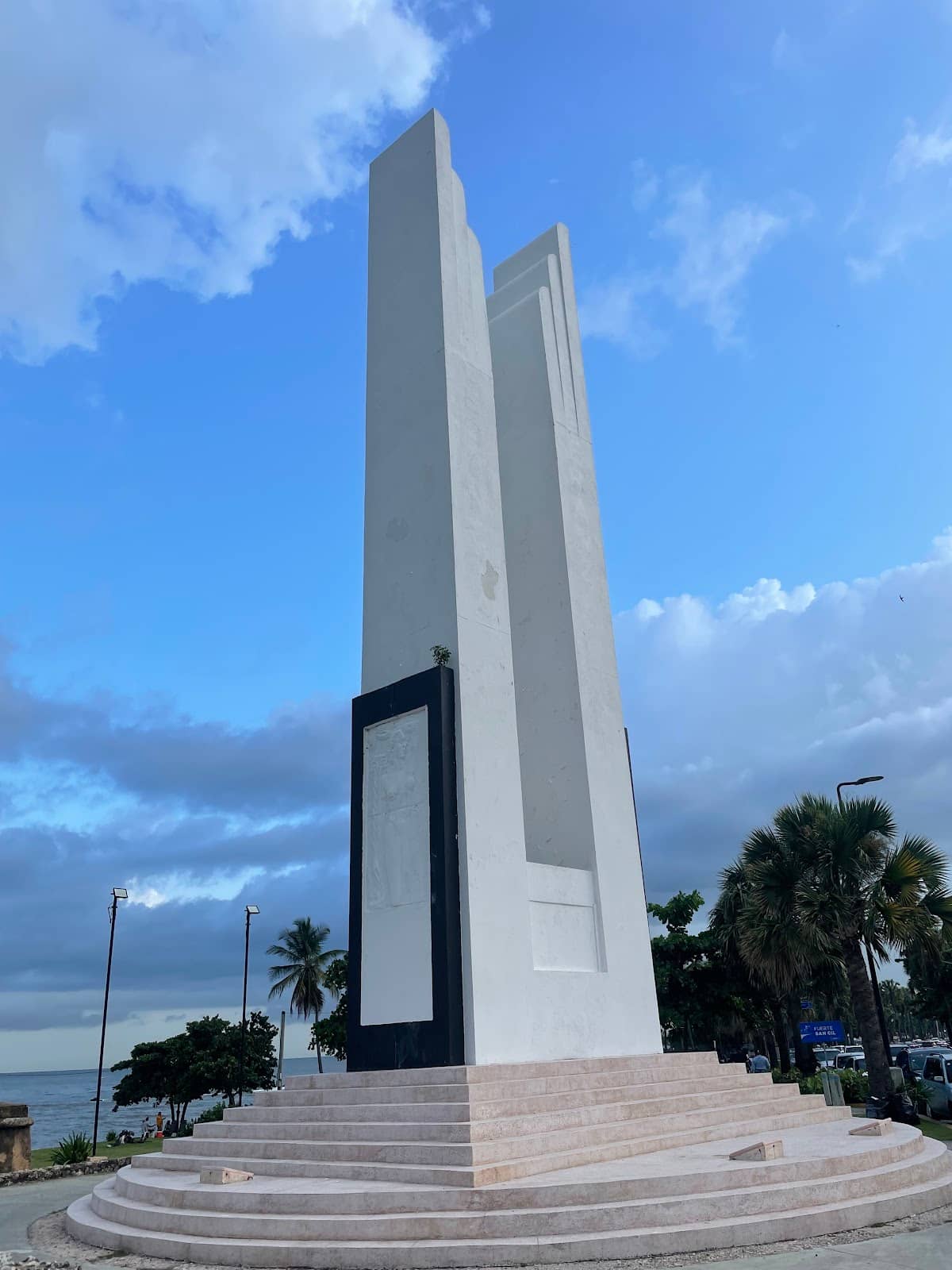 Local Eateries and Food Trucks