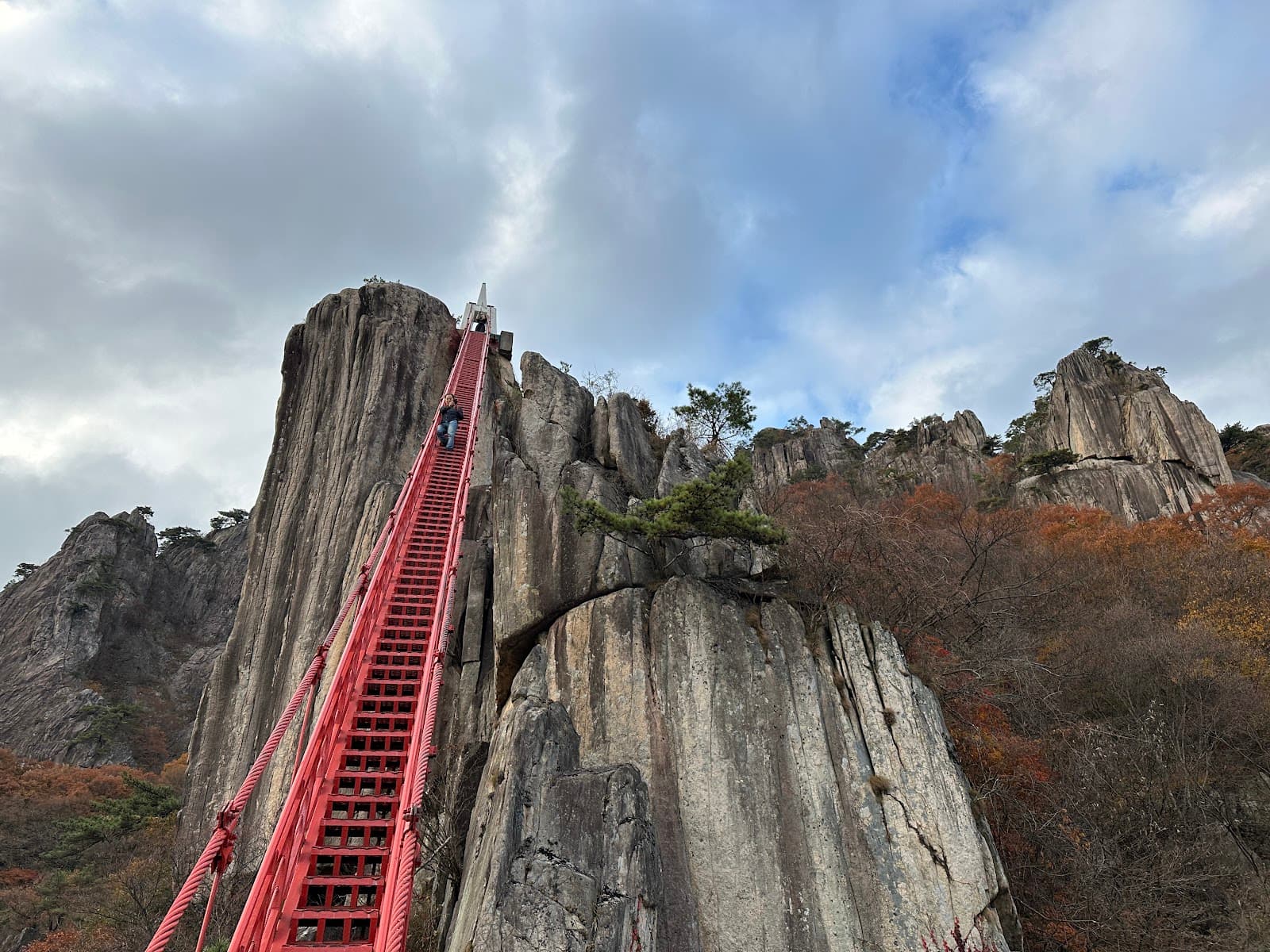 Daedunsan Cloud Bridge - Image 1