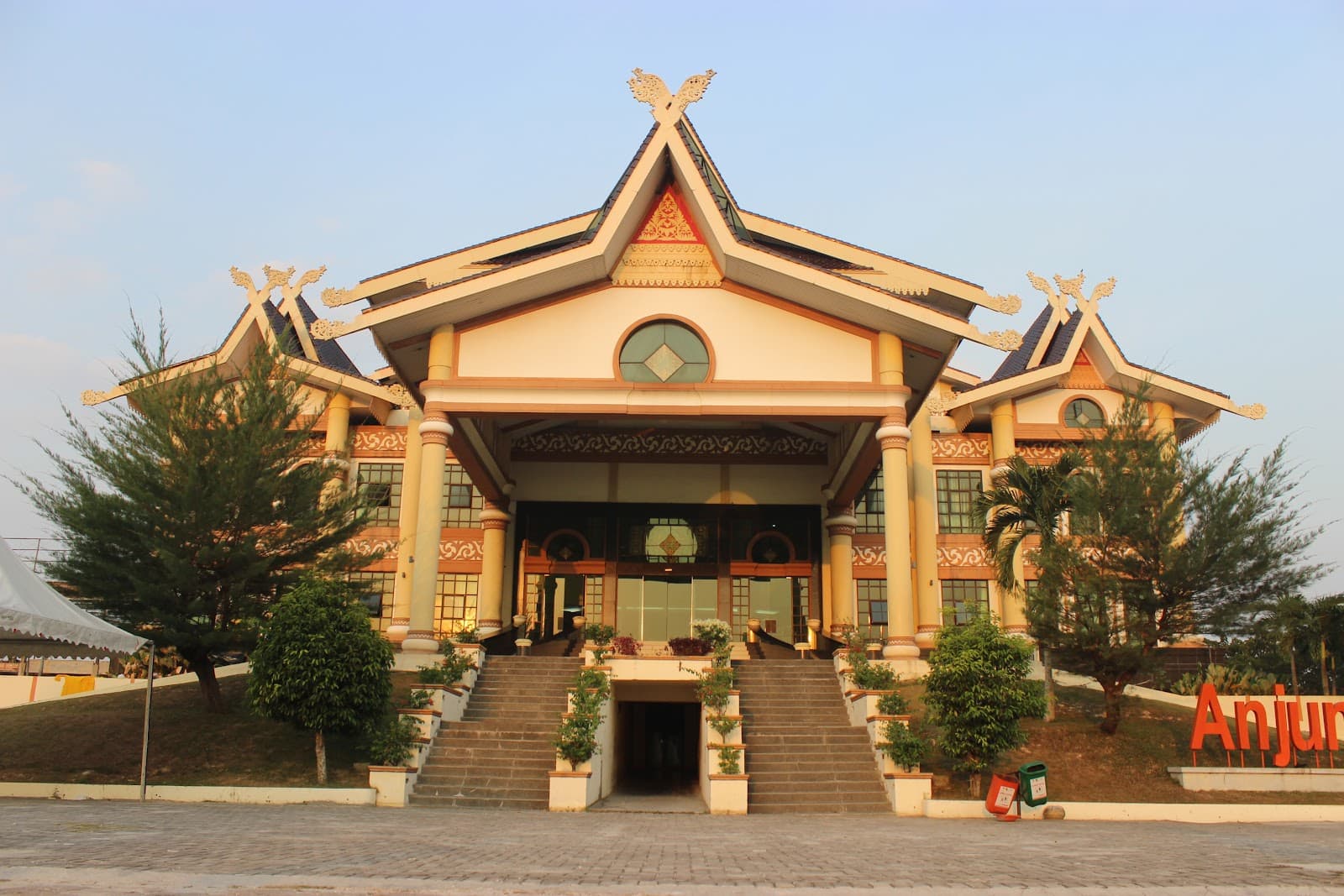 Idrus Tintin Art Hall - Image 1