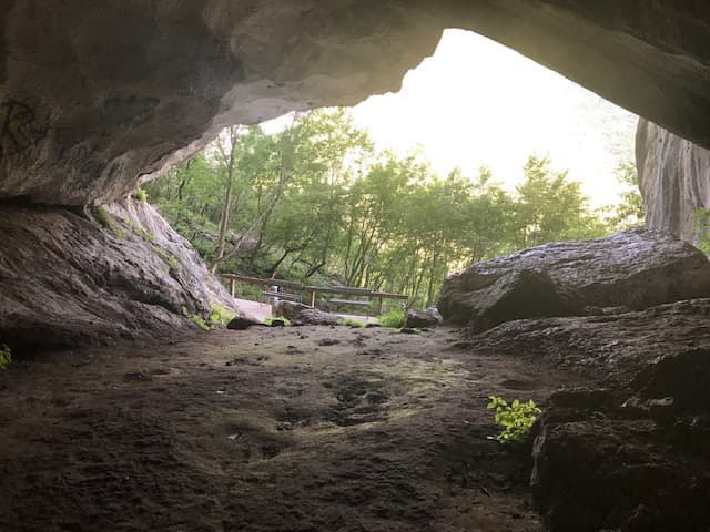 Pellumbas Cave - Image 1