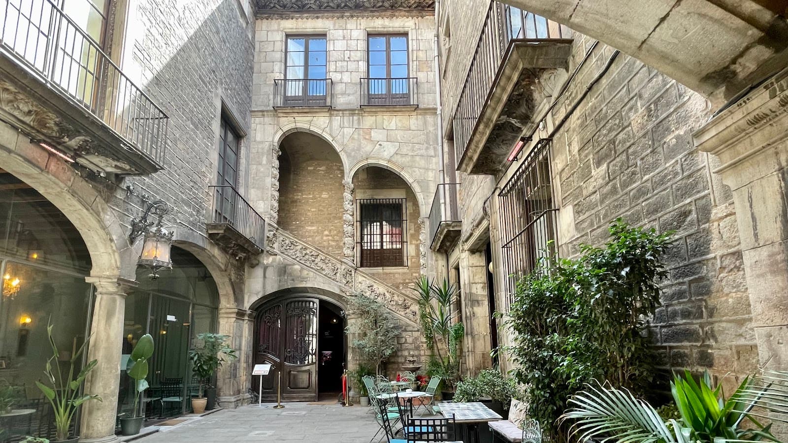 Palau Dalmases - Image 1