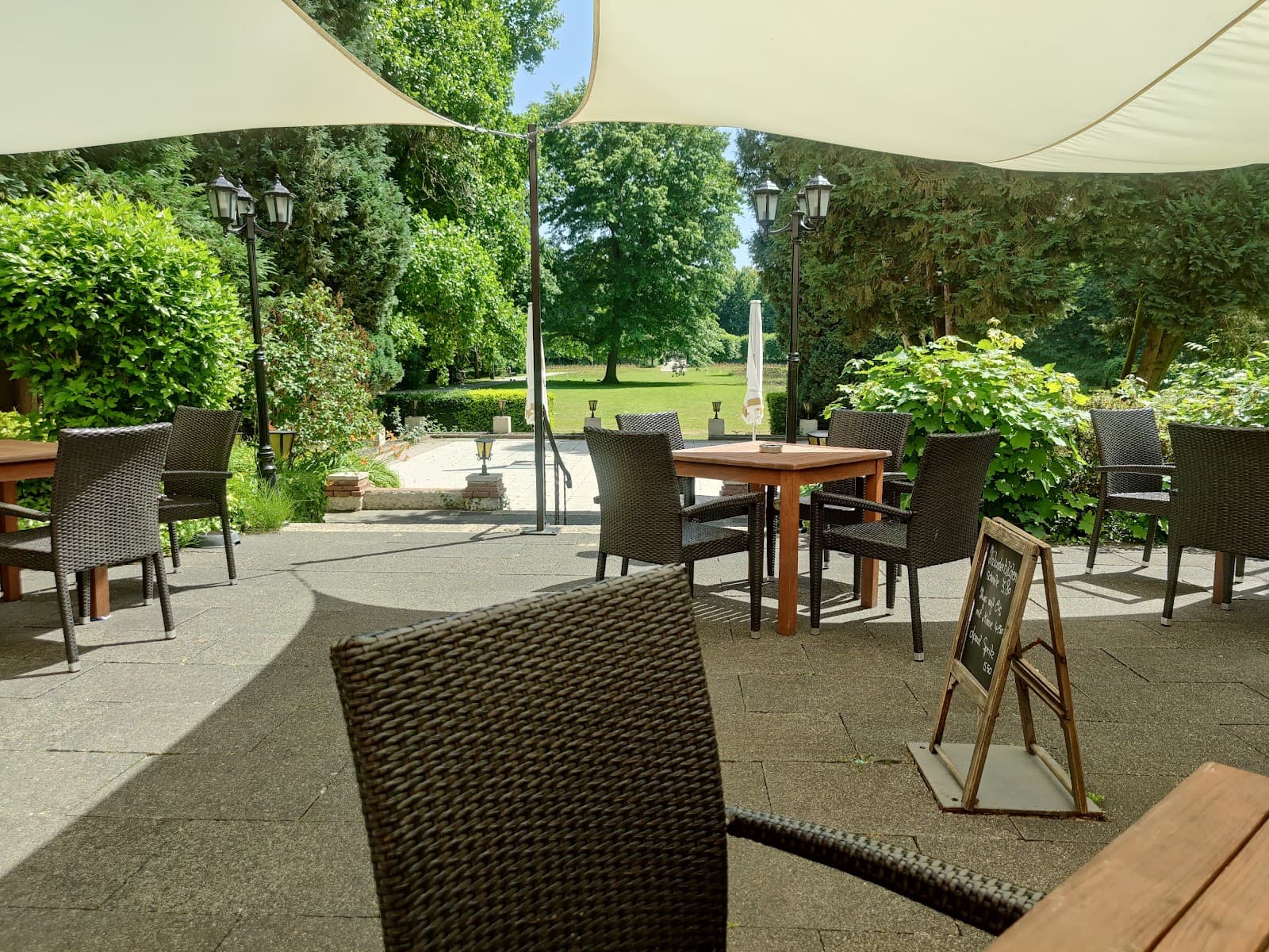 Schloss Wickrath - Image 1