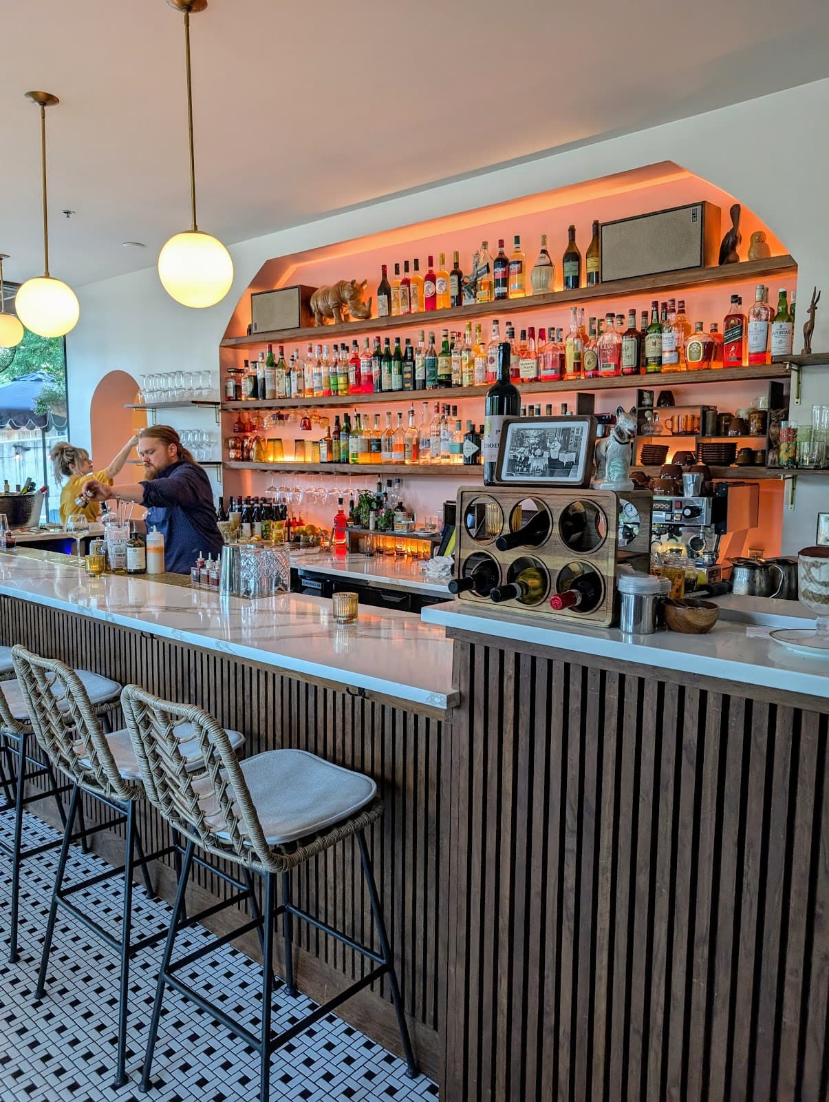 Various Restaurants with Unique Ambiance - Image 1