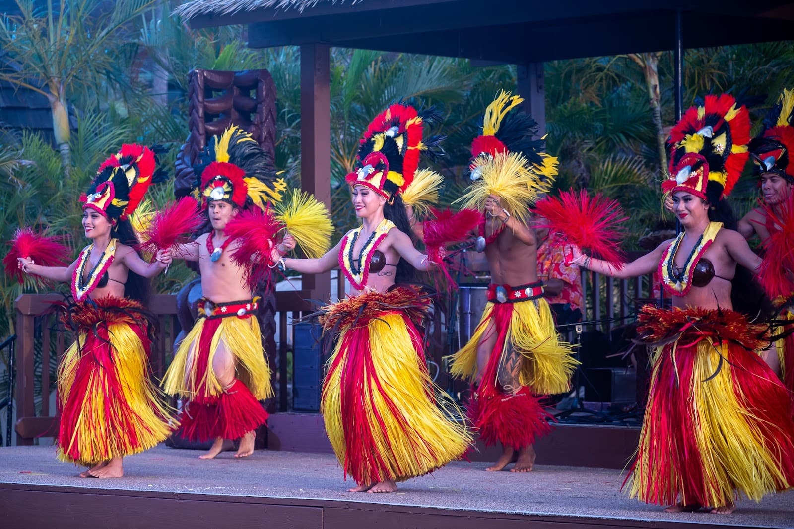 Maui Nui Luau Black Rock - Image 1