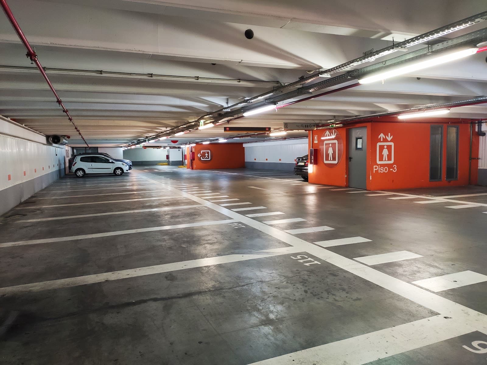Mercado da Ribeira Cais do Sodré Lisbon - Image 1