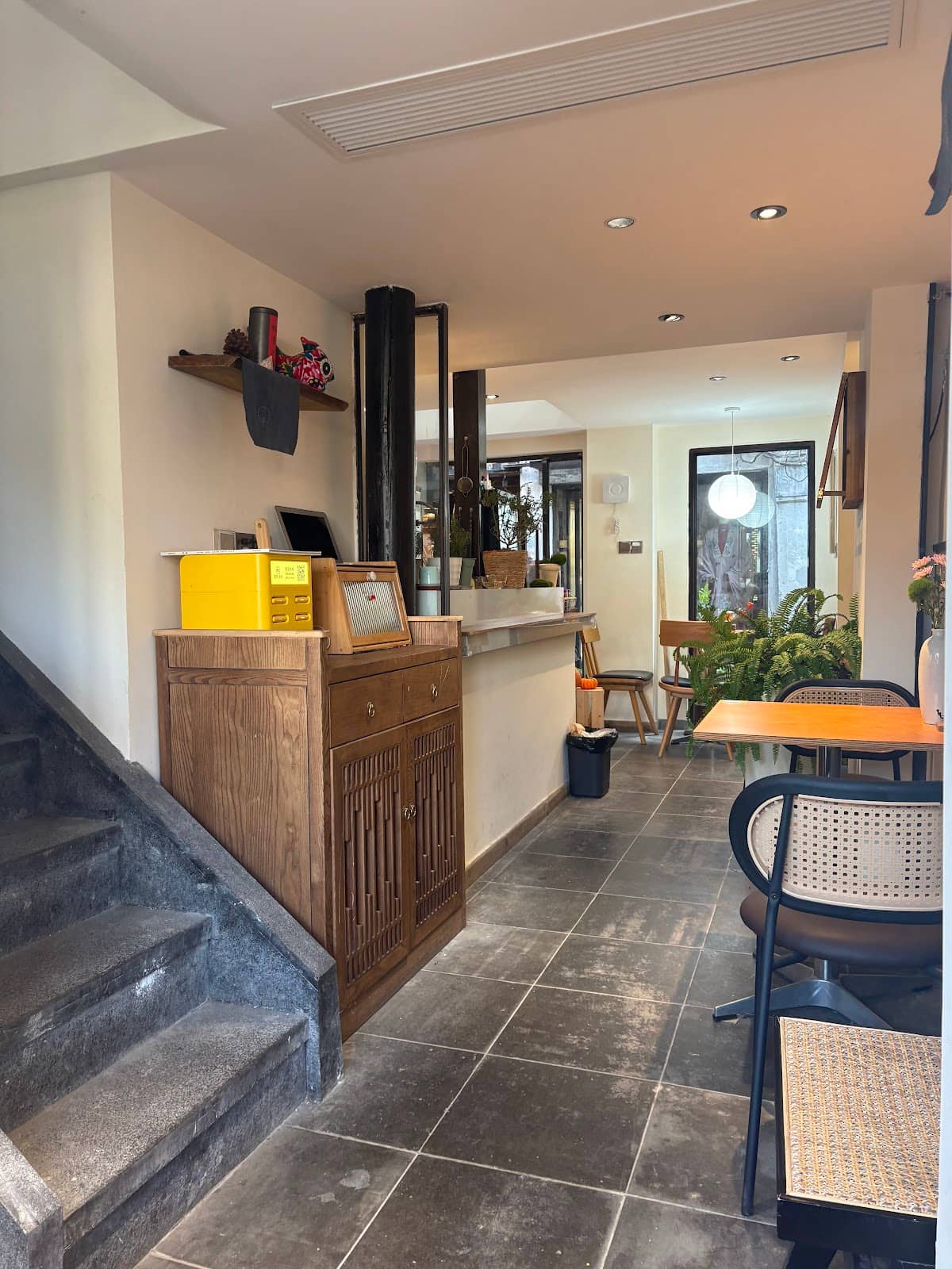 Trendy Cafes & Teahouses