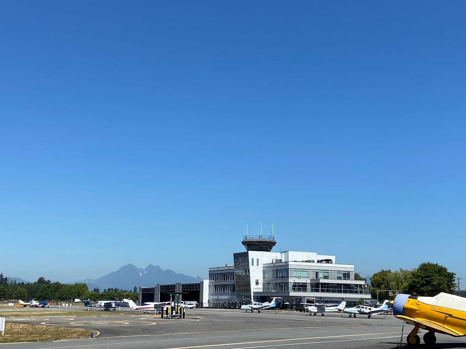 Langley Regional Airport (spotting) - Image 1