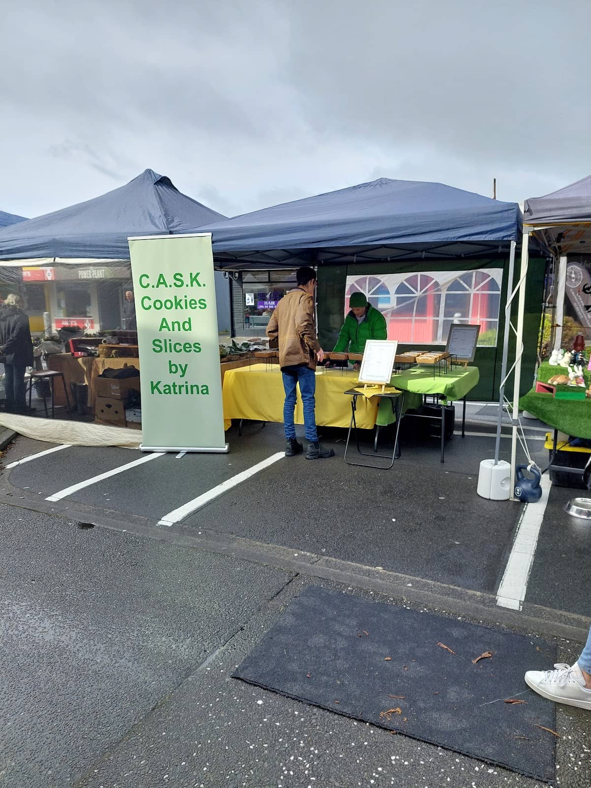 Vibrant Beachside Atmosphere