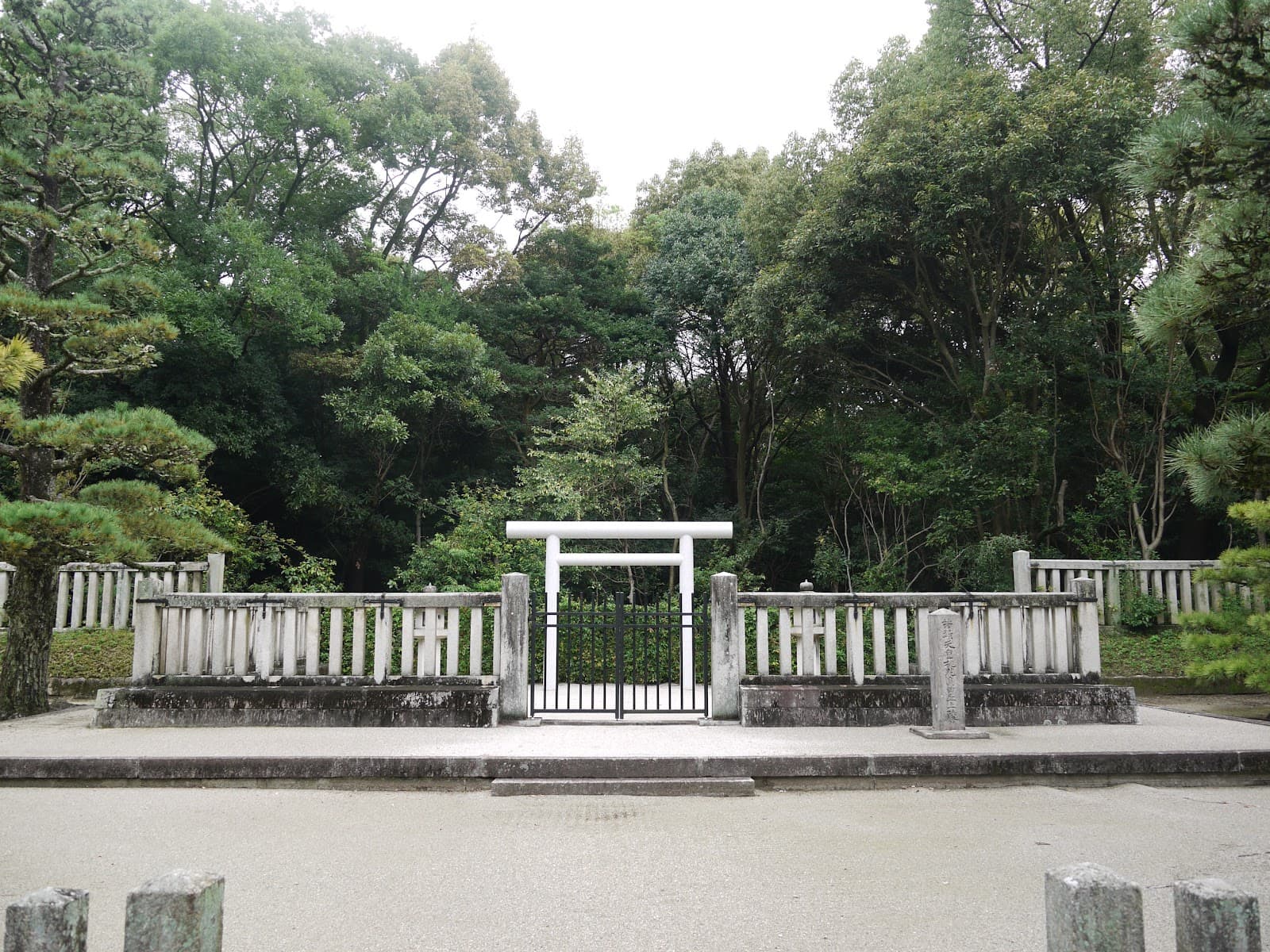 Emperor Suizei Mausoleum - Image 1