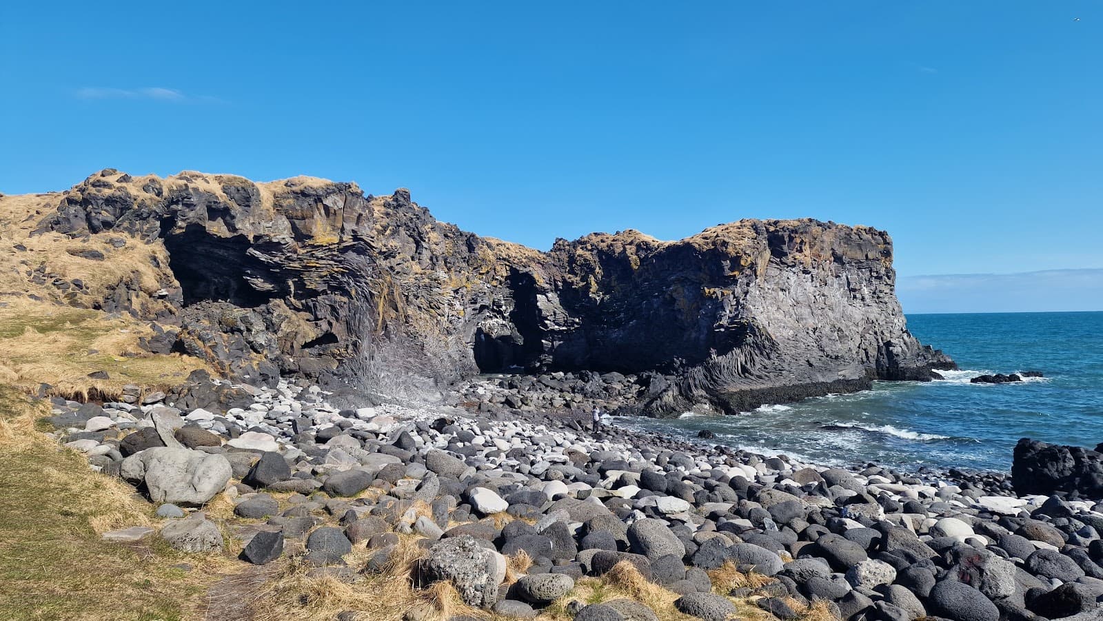 Arnarstapi & Hellnar - Image 1