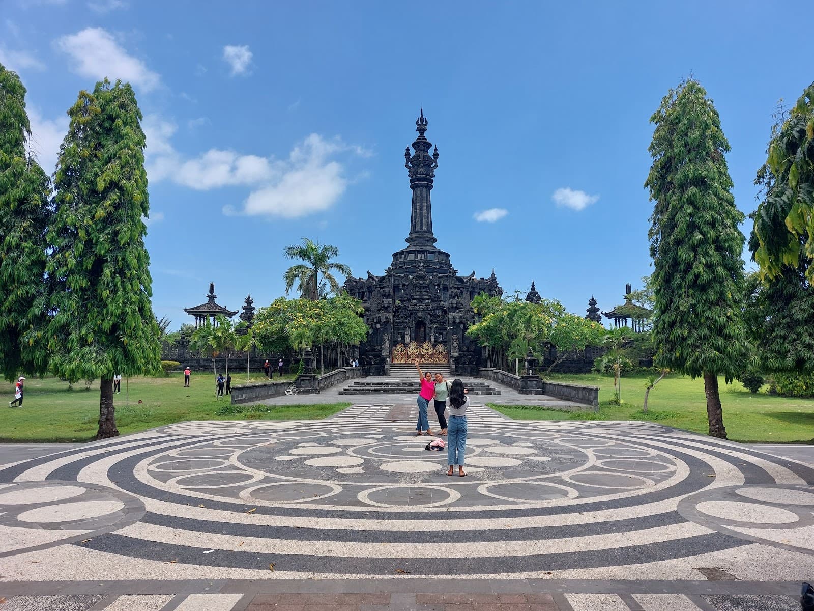 Renon Square Bali - Image 1