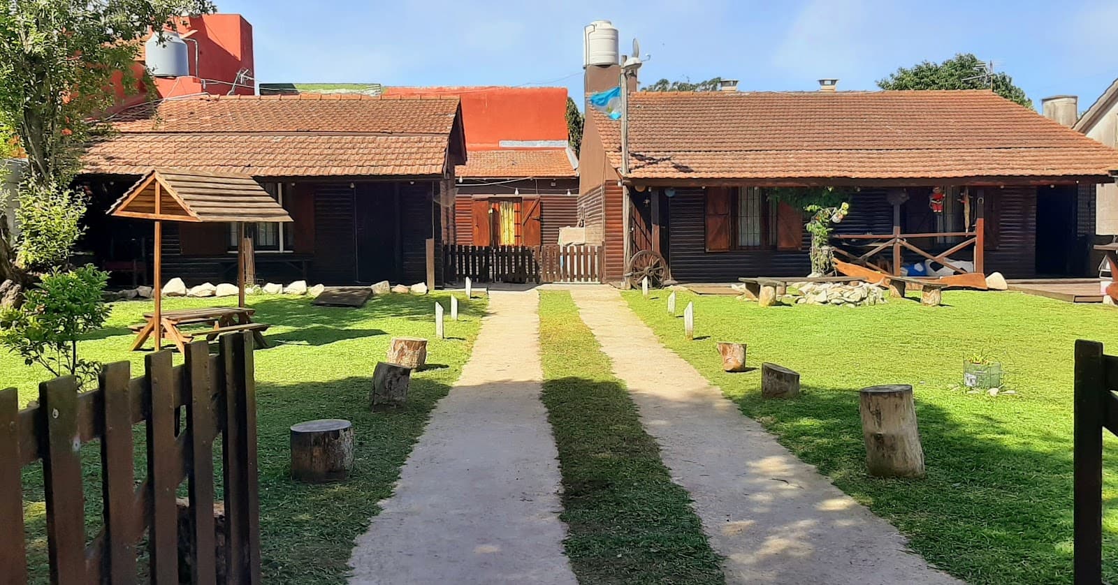 Los Troncos - Image 1