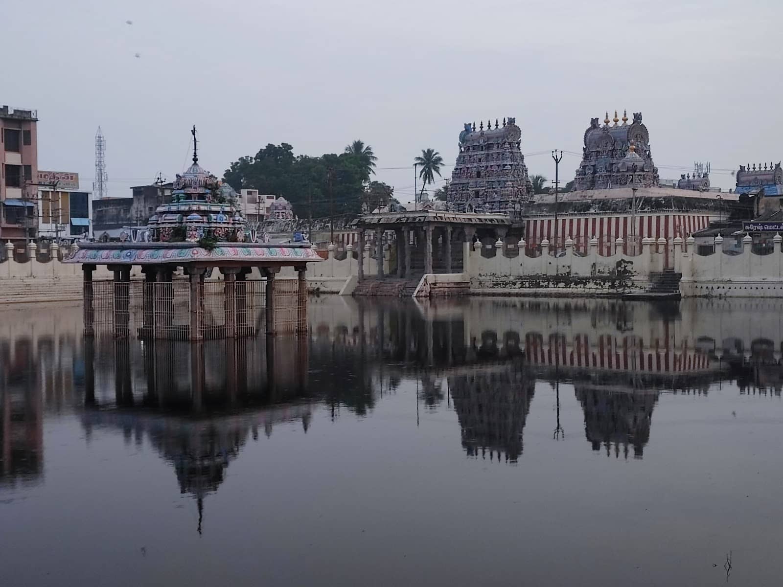 Sarangapani Temple Proximity