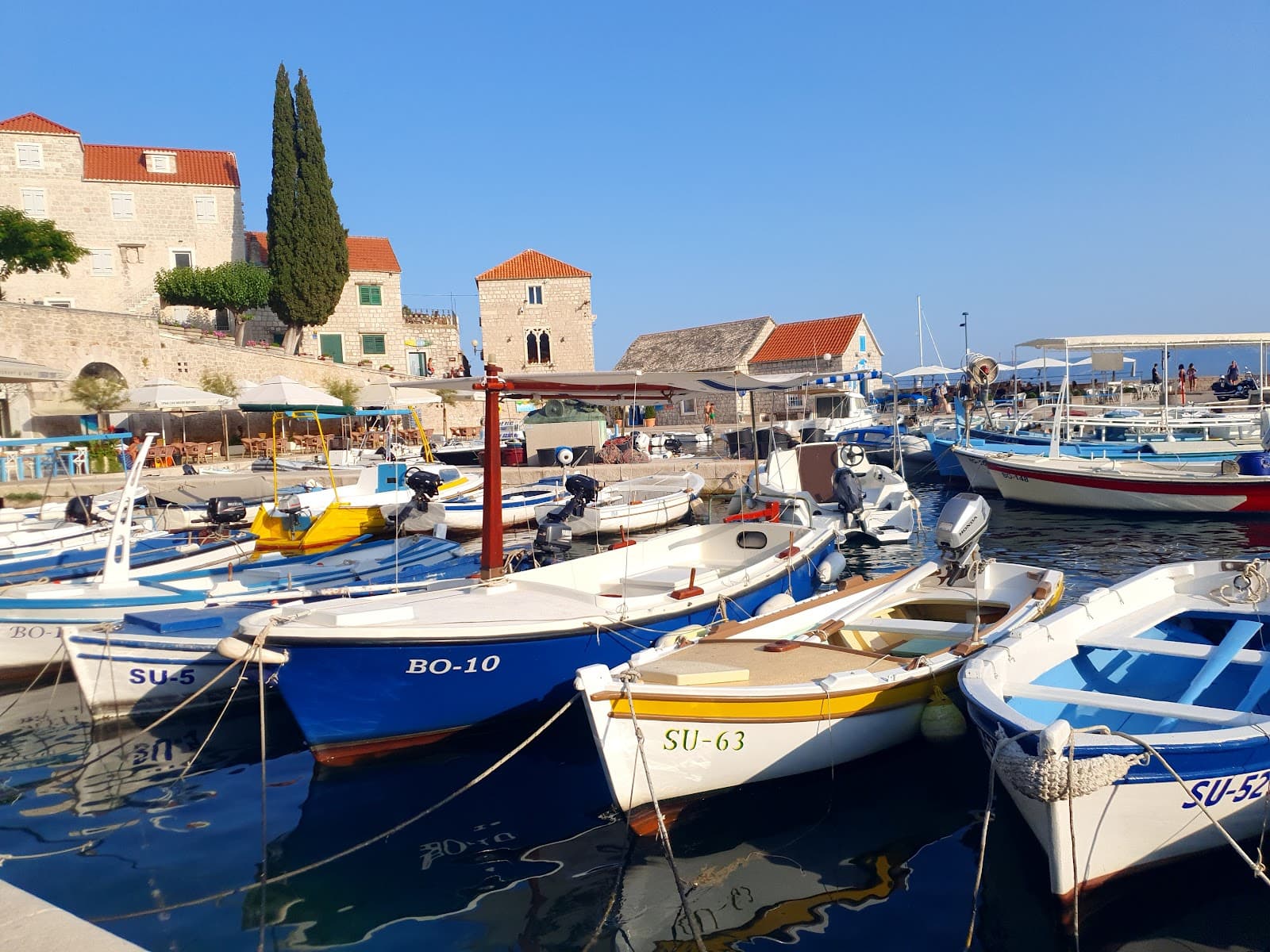 Bol Promenade Bol - Image 1