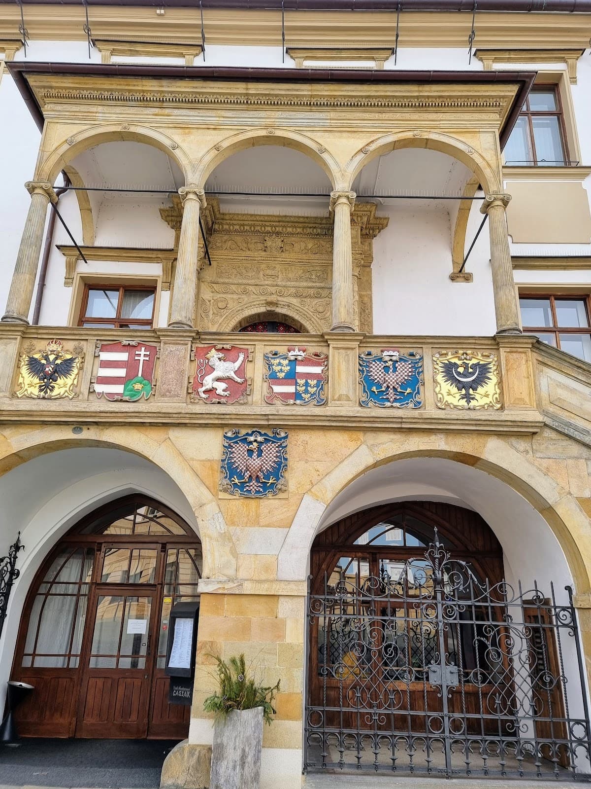 Gallery Caesar - Image 1