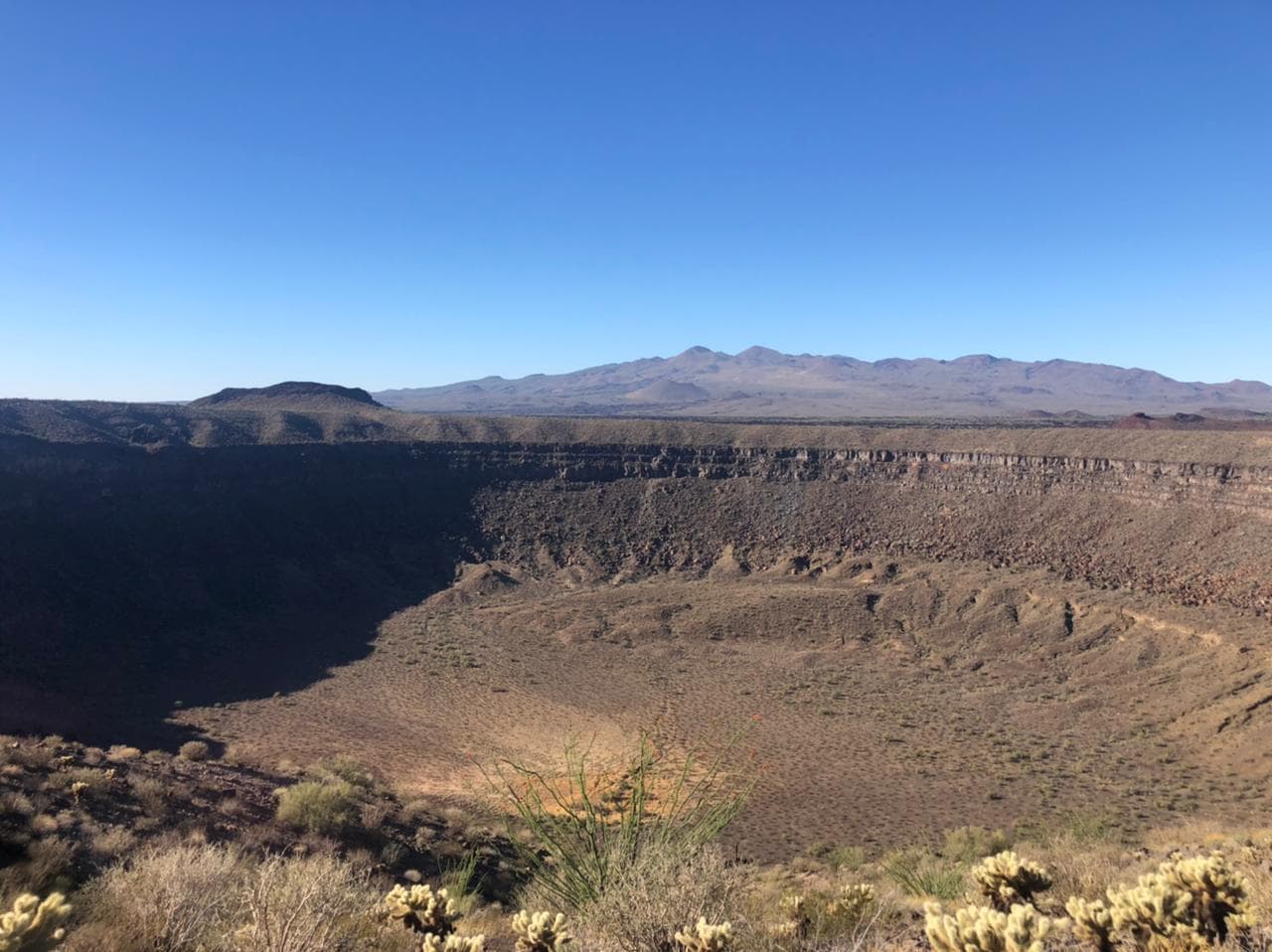 El Elegante Crater - Image 1