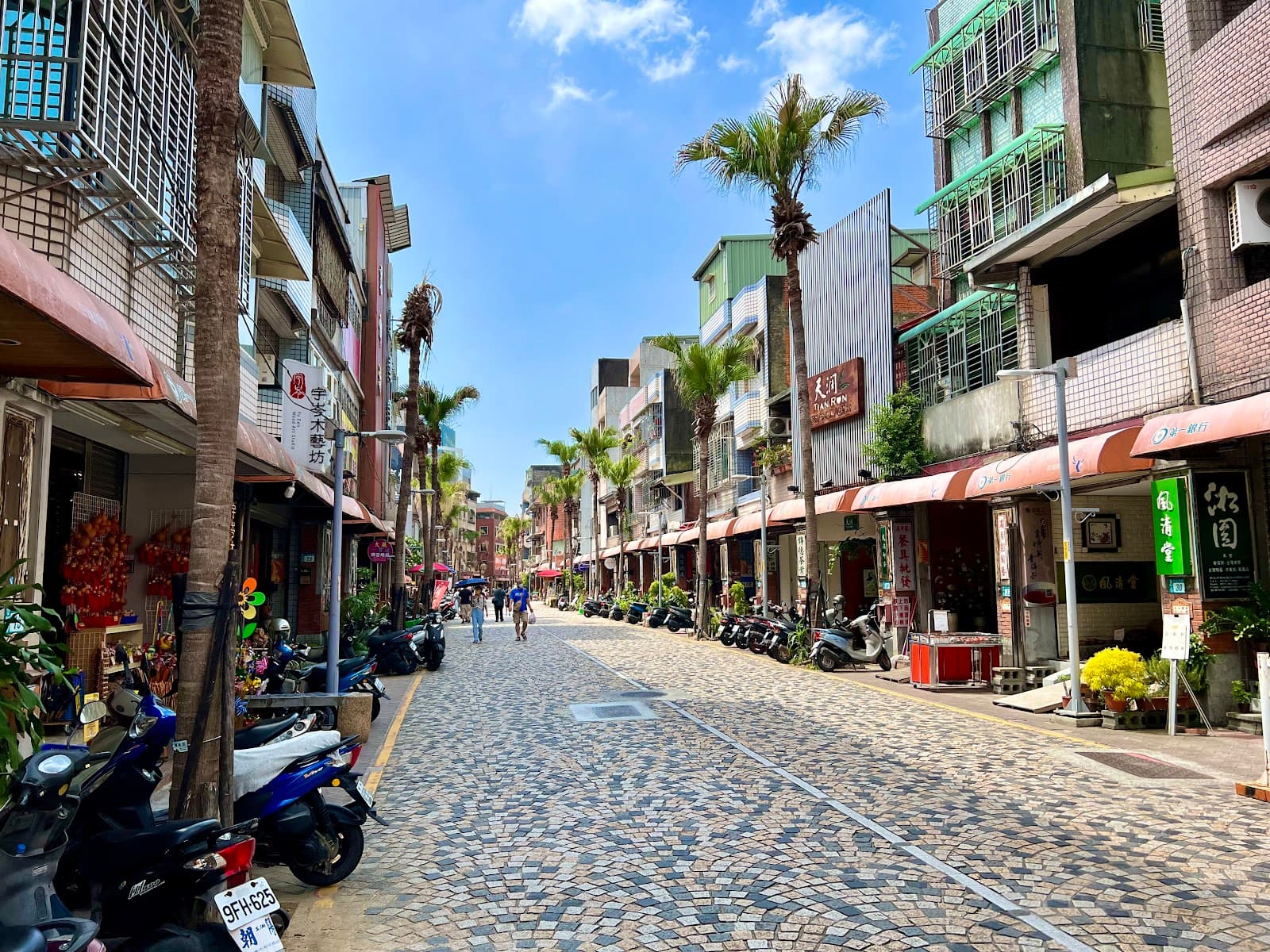Yingge Old Street - Image 1