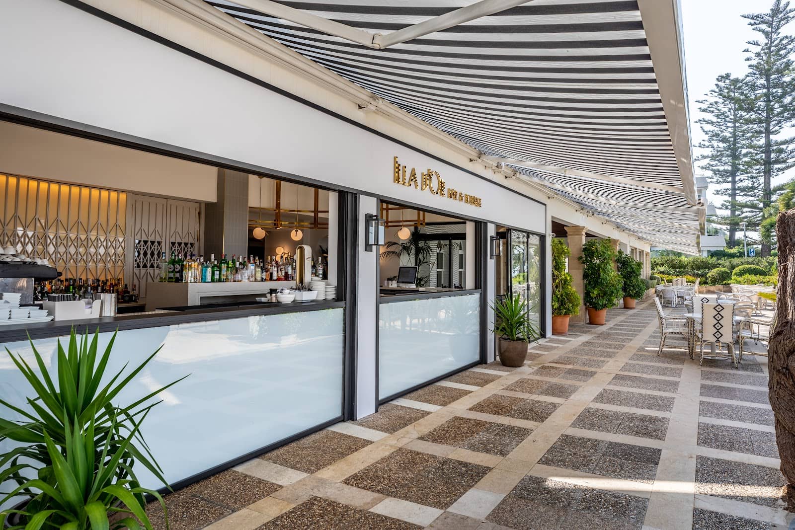 Seaside Loungers & Bar