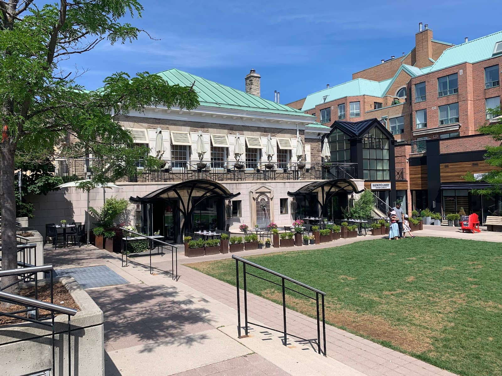 Diverse Dining Scene