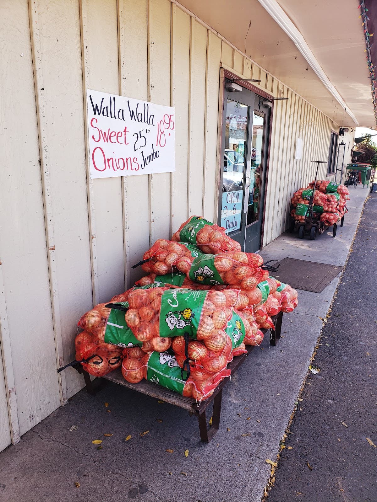 Klicker Berries & Antiques - Image 1