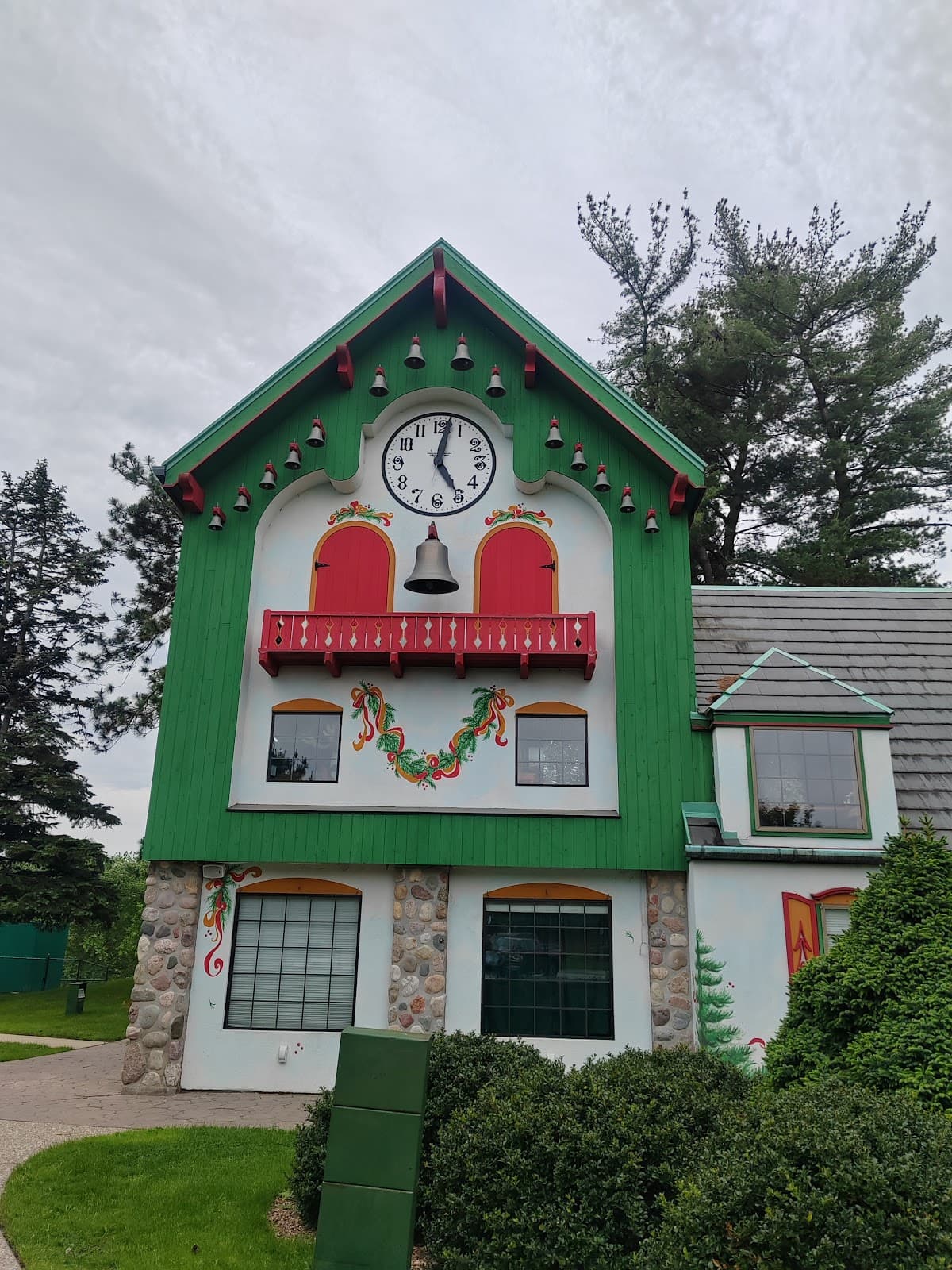 Midland Santa House - Image 1