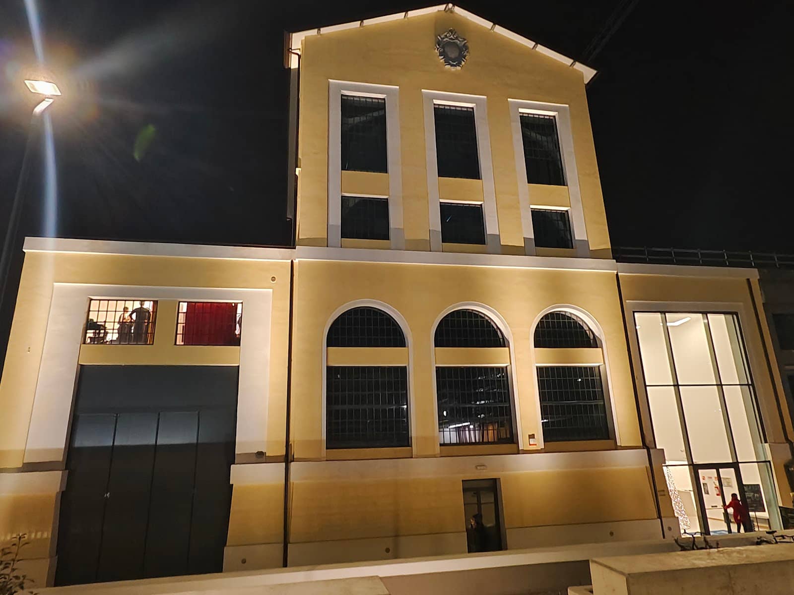 Contemporary Theater & Dance