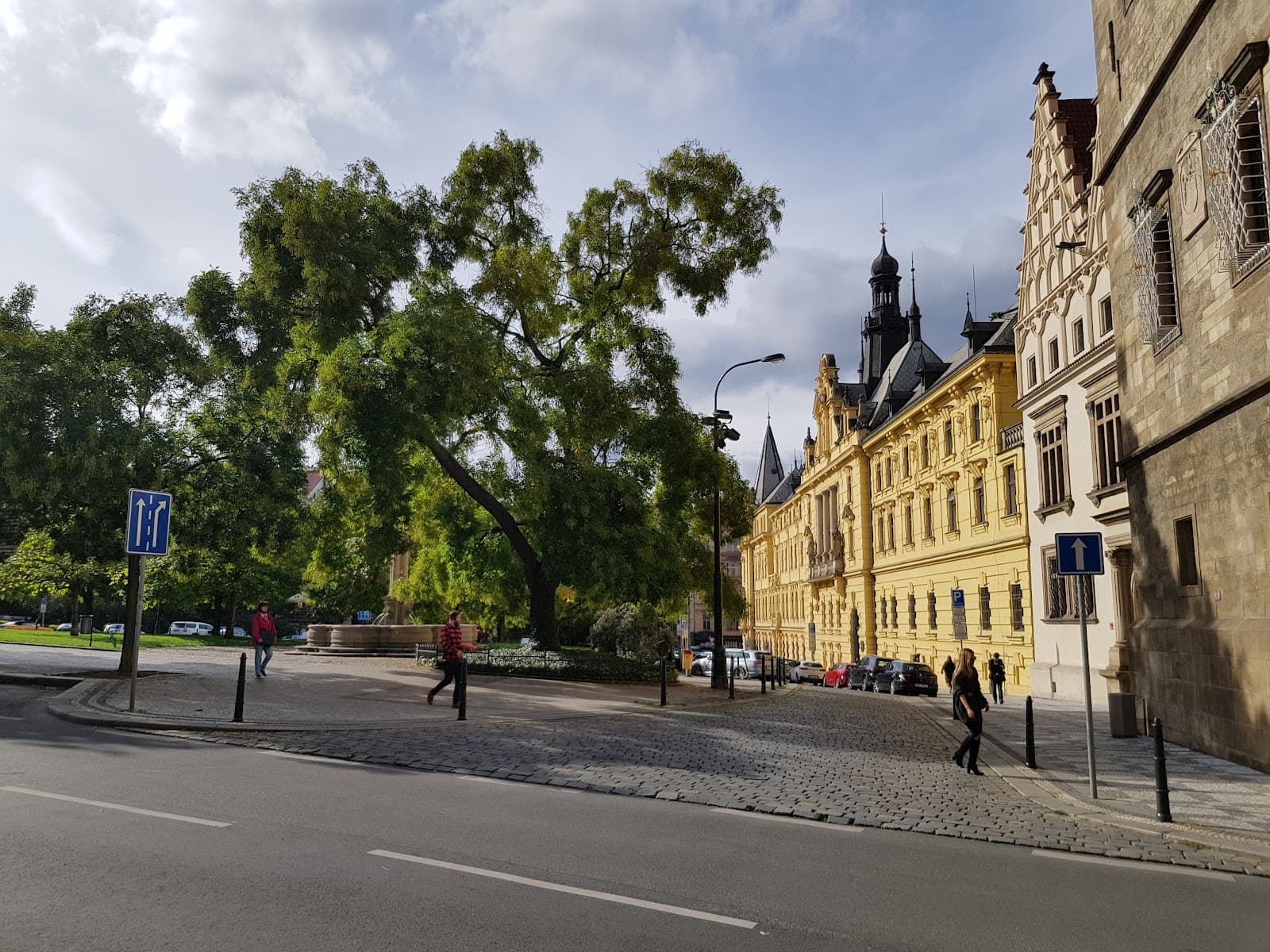 Charles Square Prague - Image 1