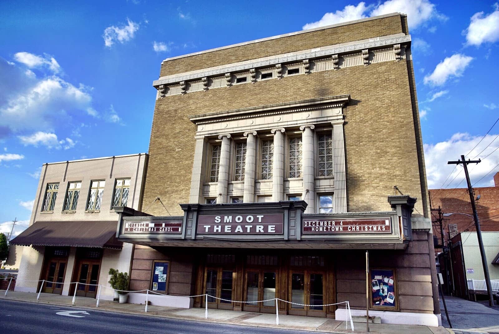 Live Music & Performances