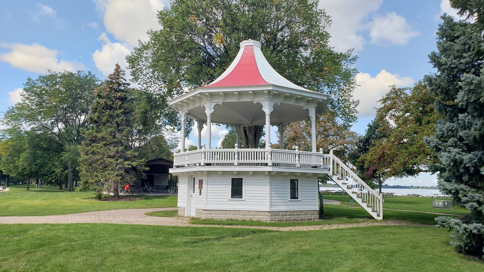 Lakeside Park and Lighthouse (Fond du Lac) - Image 1