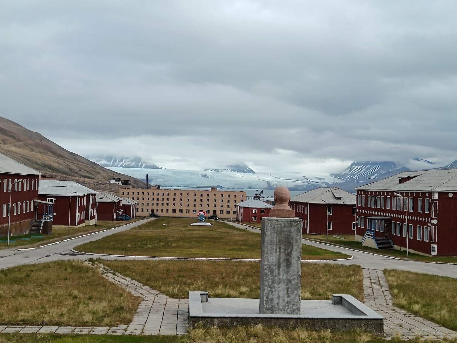 Pyramiden Cultural Palace - Image 1