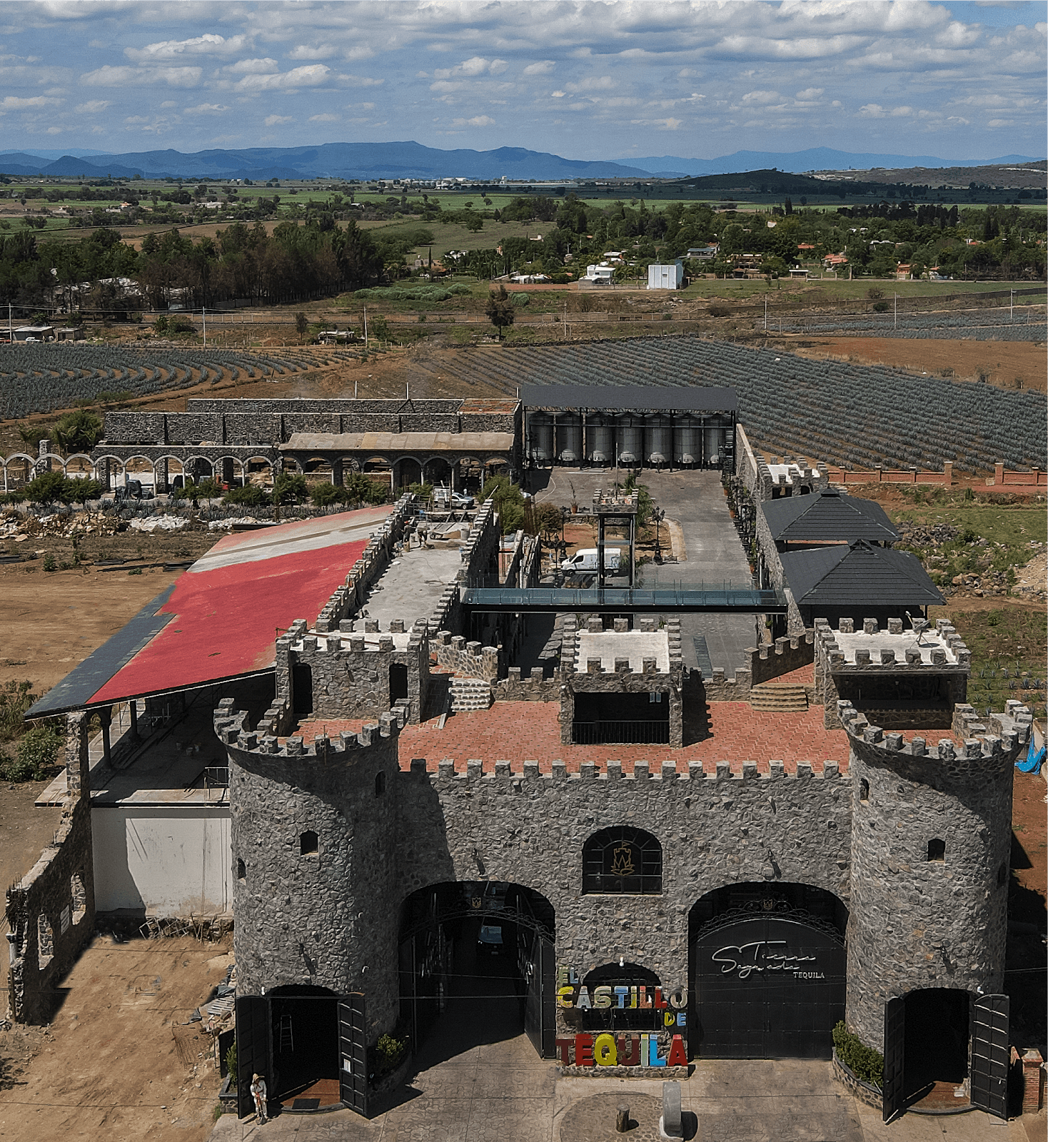 El Arenal Town & Gateway - Image 1