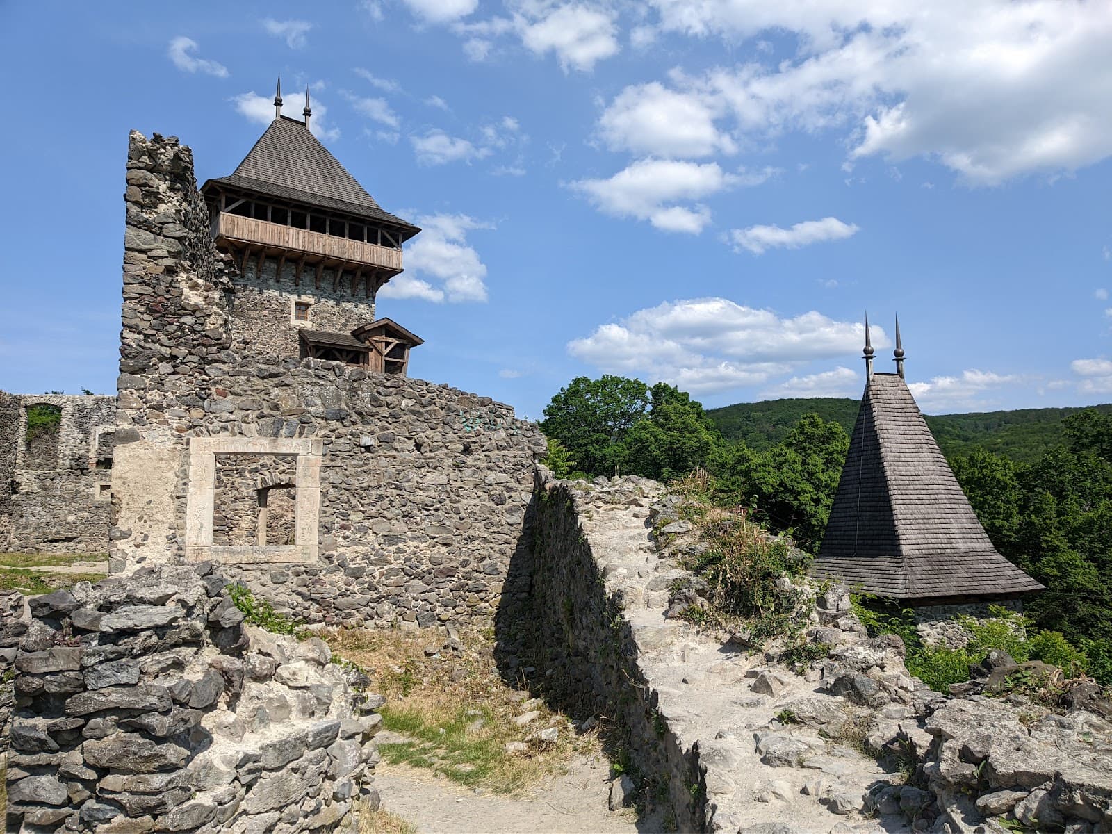 Nevytske Castle - Image 1