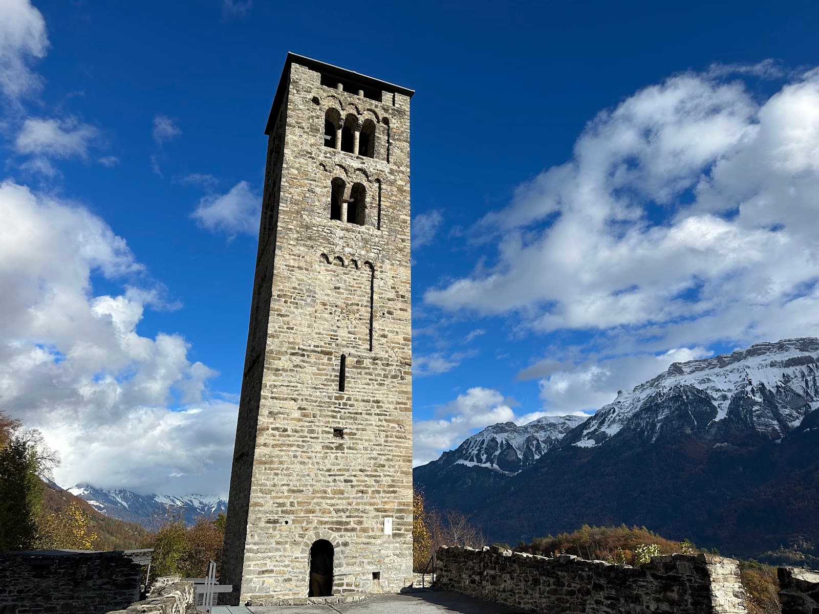 Goldswil Church Ruins - Image 1