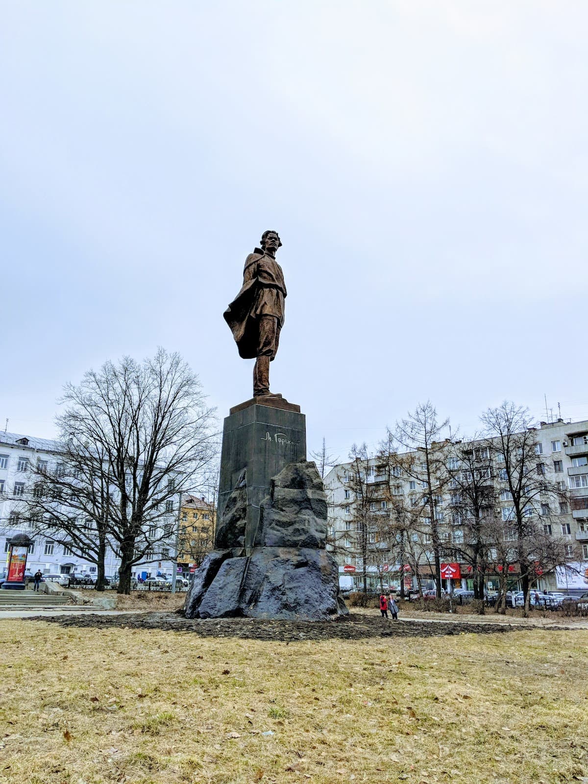 Gorky Square - Image 1