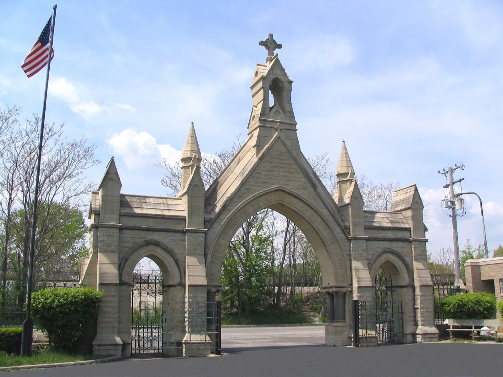 Calvary Cemetery (Evanston) - Image 1