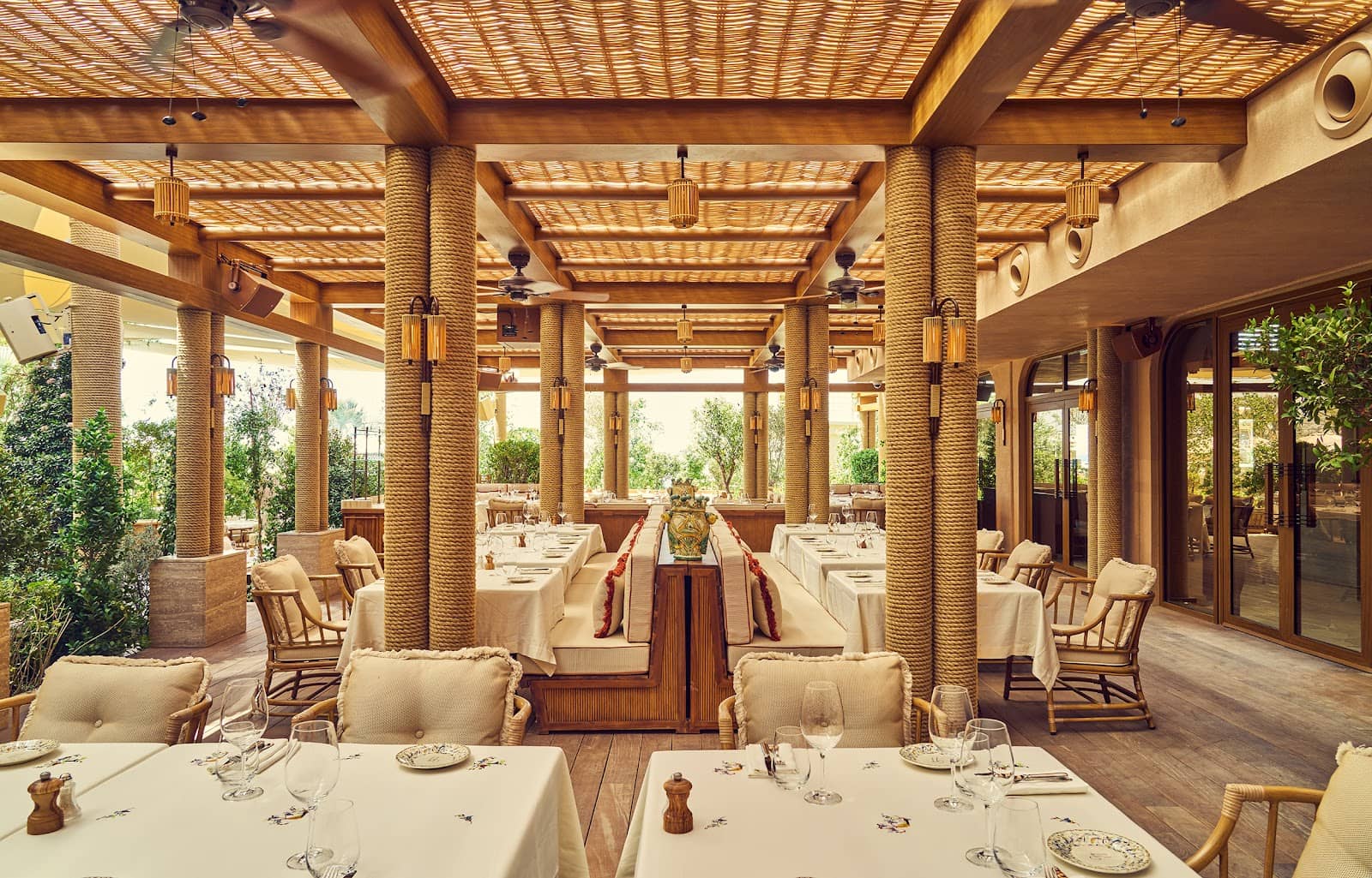 Luxurious Pool & Beach