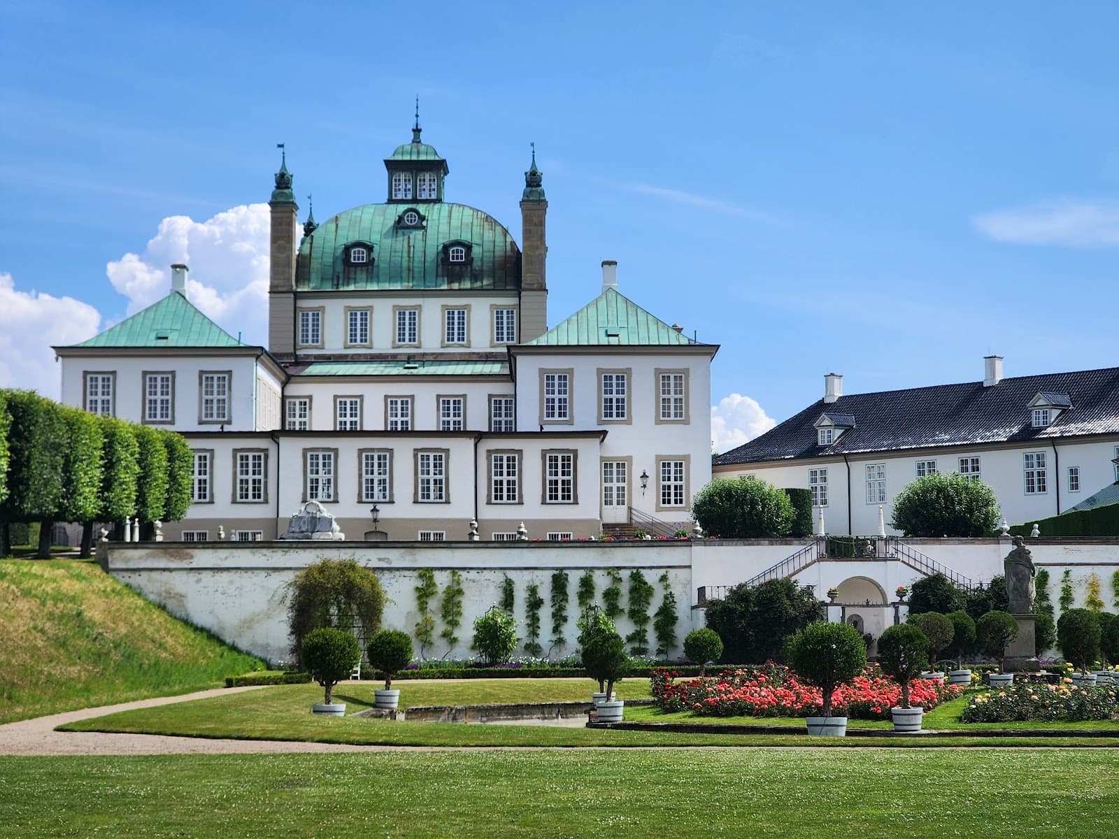 Fredensborg Palace & Gardens - Image 1