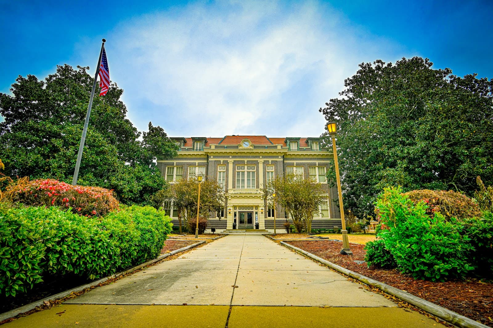 Tunica County Courthouse - Image 1