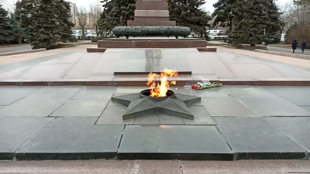 Alley of Heroes - Image 1