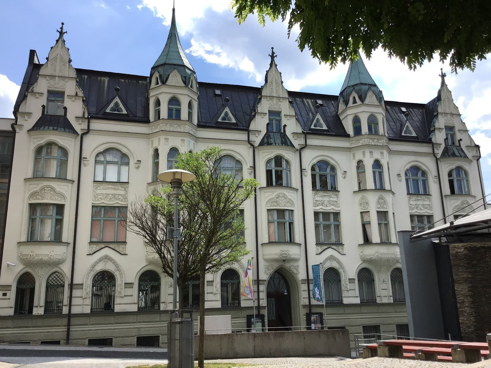 Museum of Glass and Jewelry - Image 1