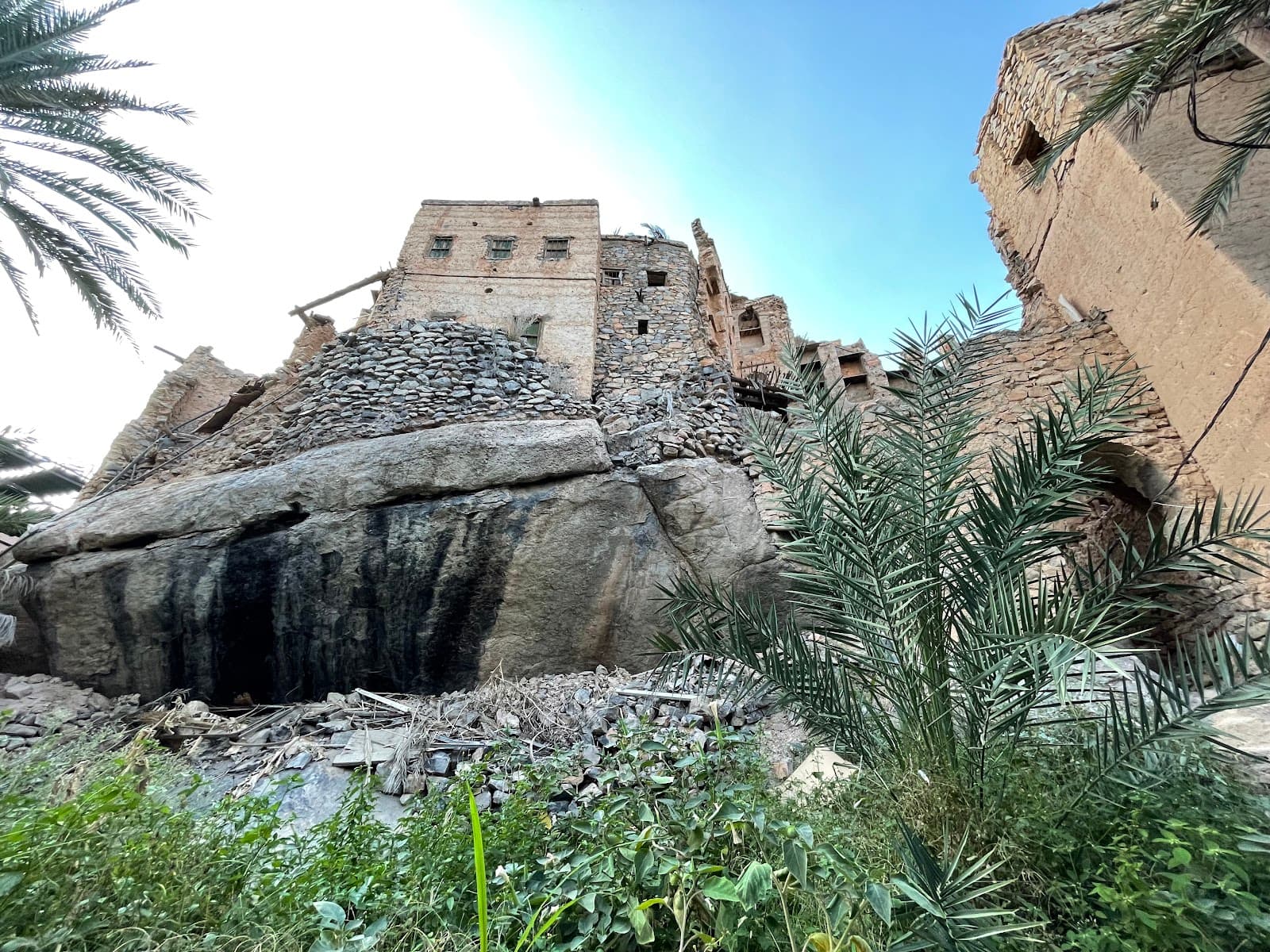 Misfat Al Abriyeen - Image 1