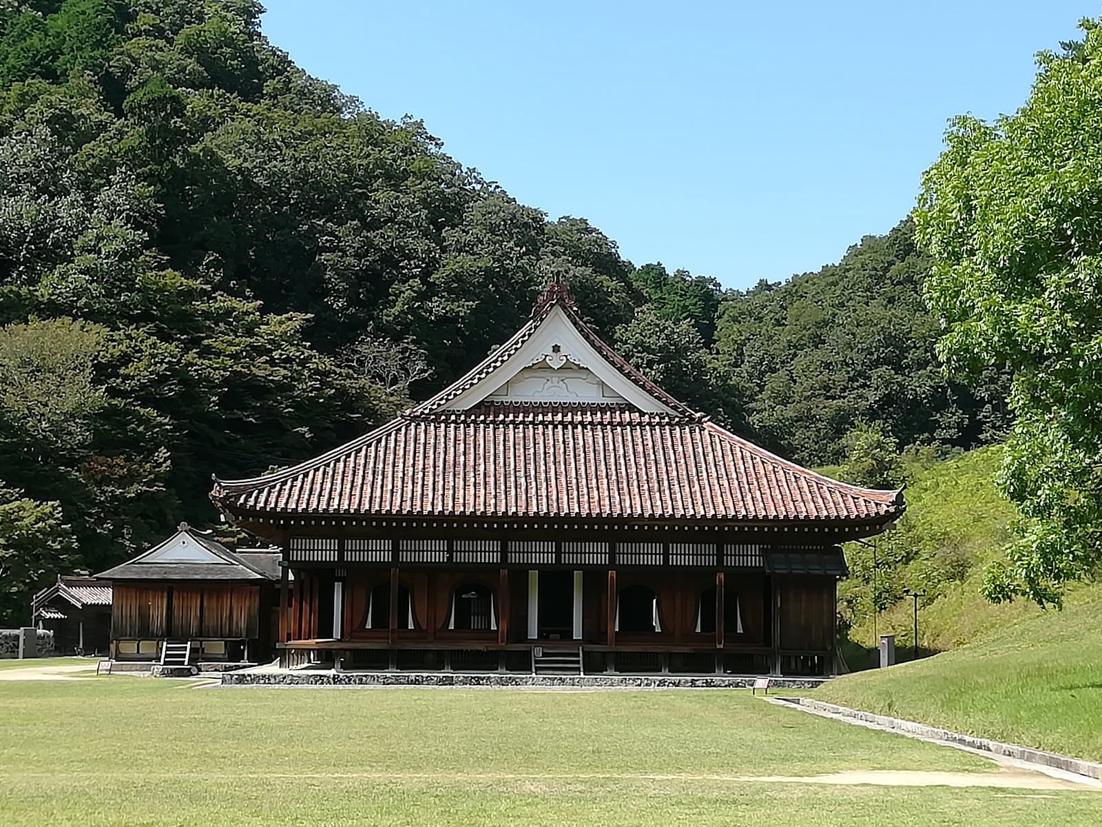 Shizutani School - Image 1