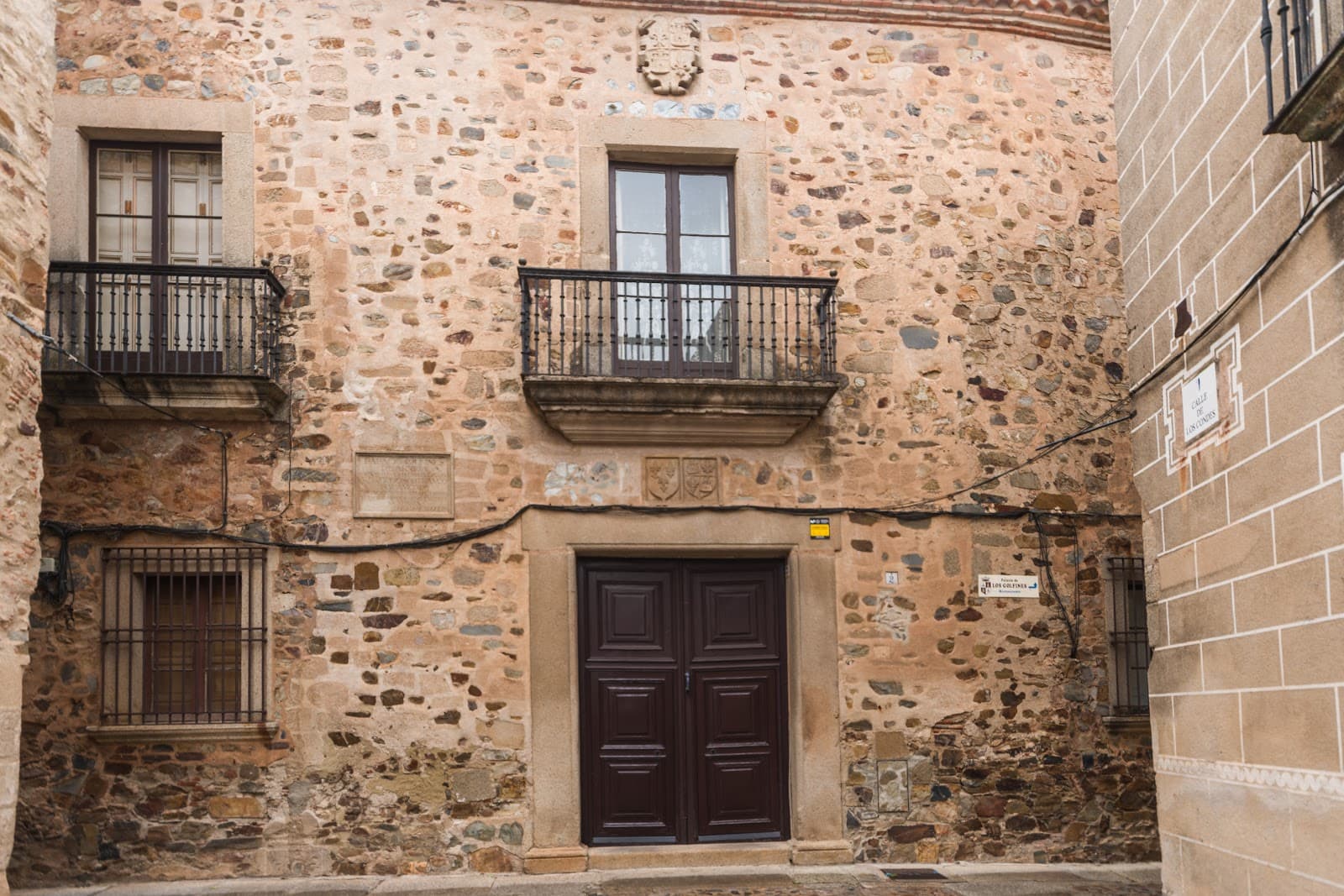 Palacio de los Golfines de Arriba - Image 1