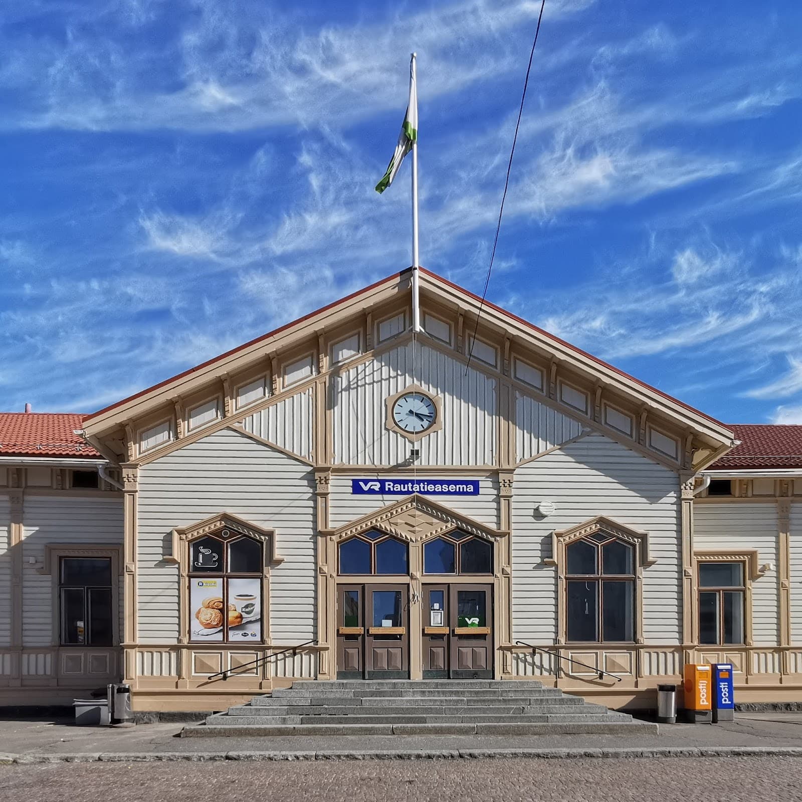 Oulu Railway Station - Image 1