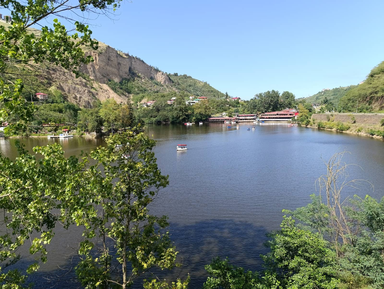 Lakeside Cafes and Dining